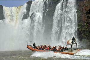 DÍA 3 – BUENOS AIRES | VUELO A IGUAZÚ y CATARATAS ARGENTINAS CON GRAN AVENTURA