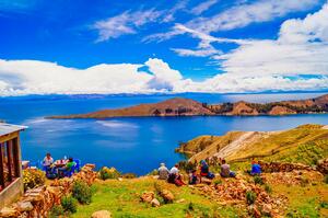 DÍA 7 – PUNO | LAGO TITICACA: ISLAS DE LOS UROS Y TAQUILE