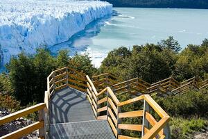 DÍA 11 – EL CALAFATE | GLACIAR PERITO MORENO + PASARELAS